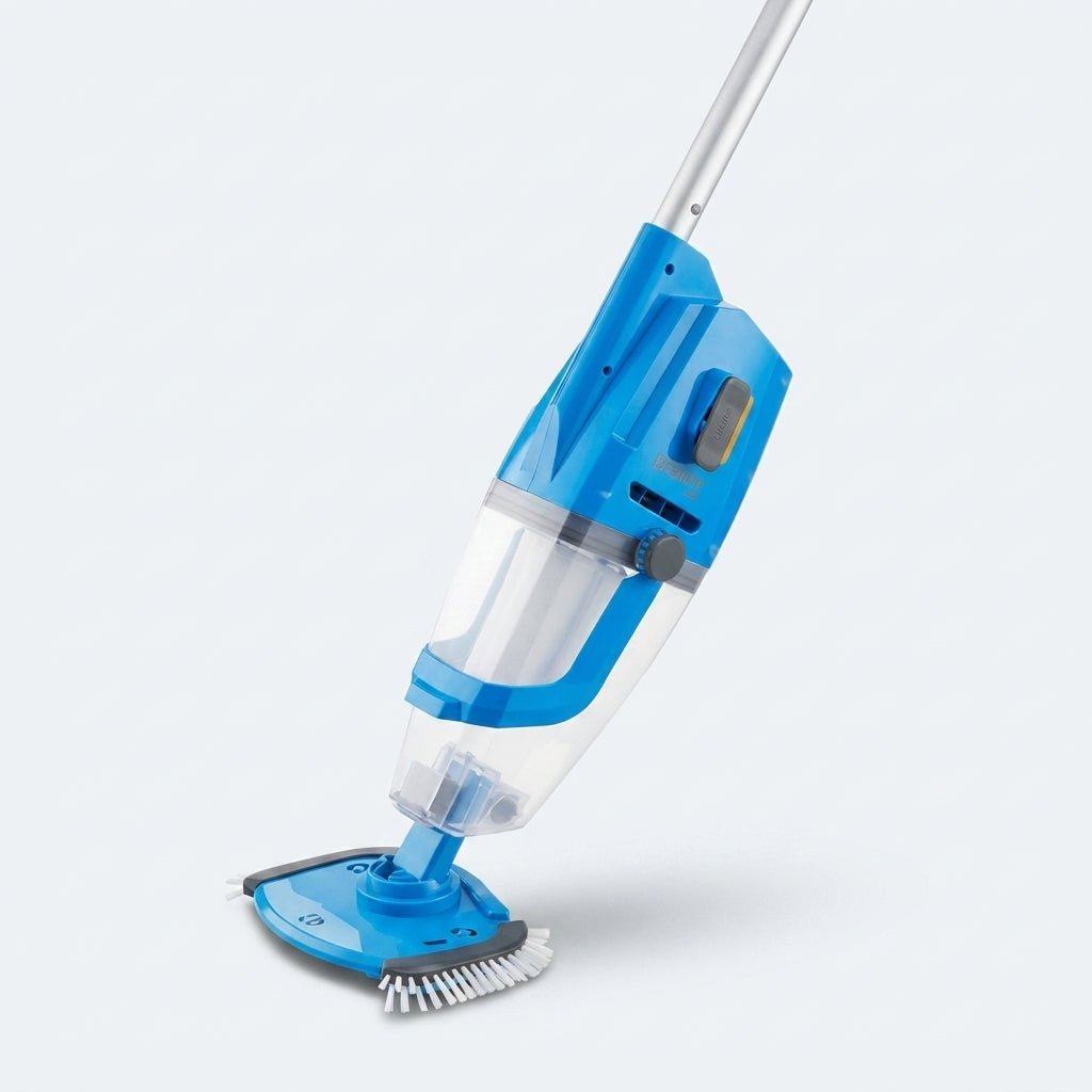 Limpiafondos VEVOR recargable inalámbrico aspirando hojas del fondo de una piscina